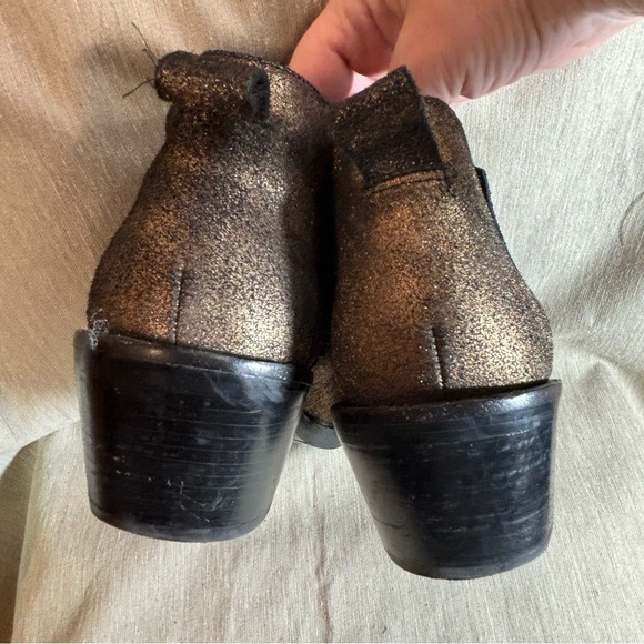 & OTHER STORIES SZ 9 Rare Old Gold Black Pull On Pointy Toe Stacked Heel Booties - Picture 6 of 11
